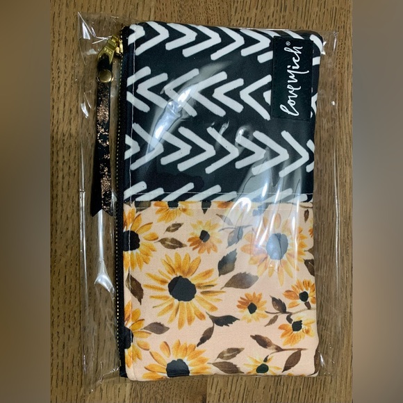 Love Mich wristlet - Picture 2 of 5